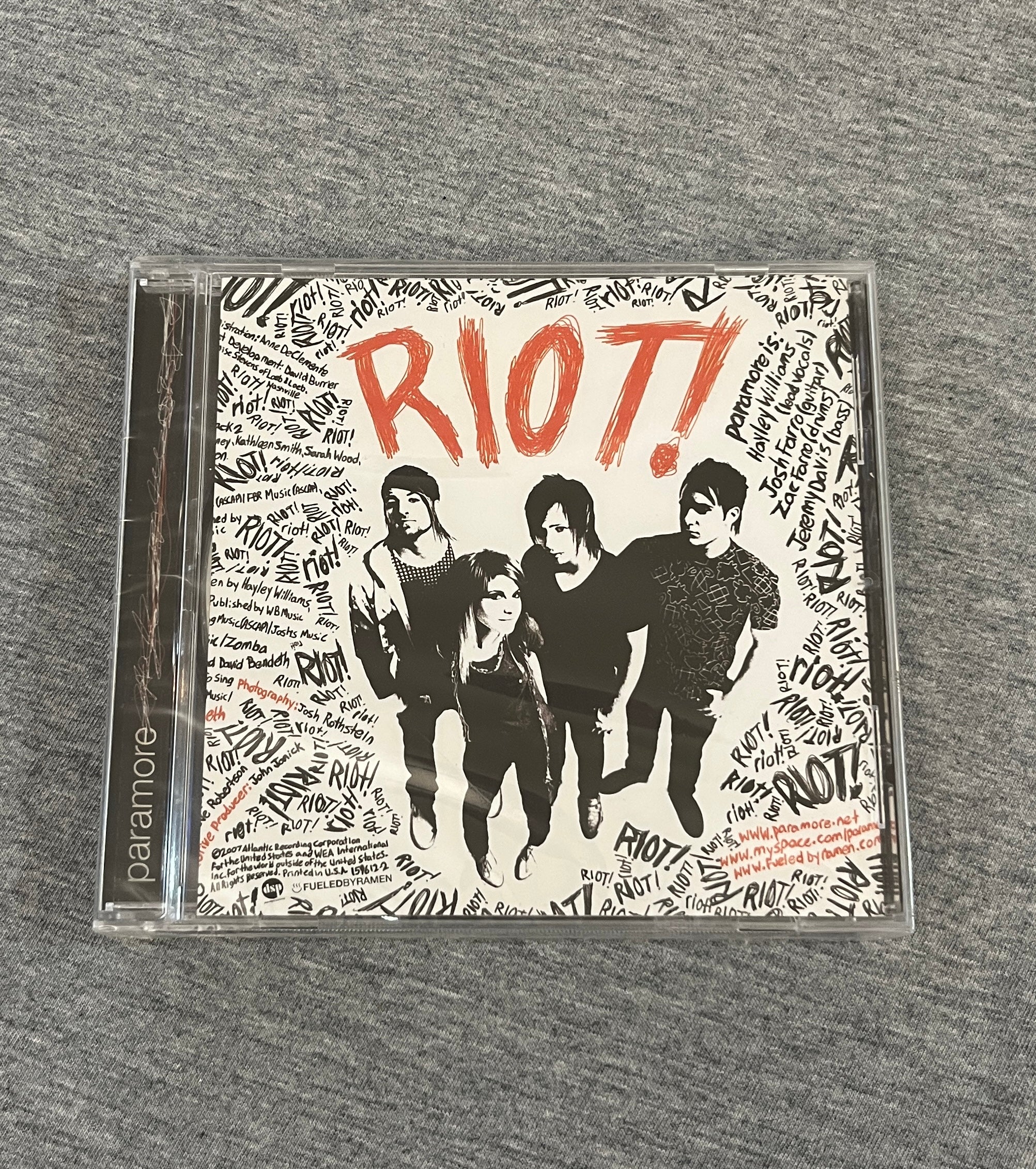 Paramore - Riot!